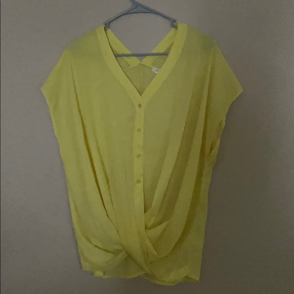 Yellow short sleeve shirt
